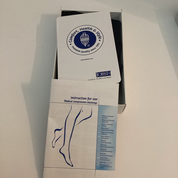 New Jobst Ultrasheer Closed Toe 20-30 mmHg Compression Pantyhose Black M… - Picture 8 of 10